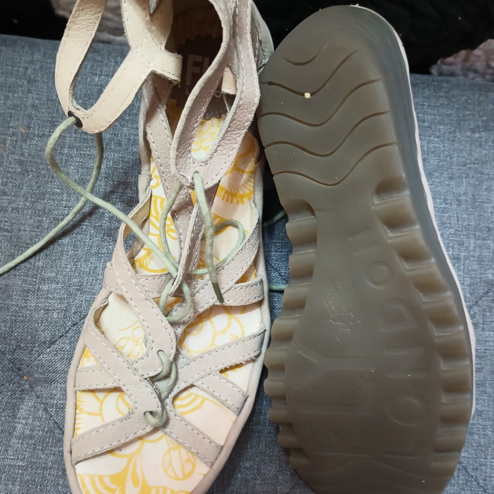 Stylish Beige Fly London Women's Sandals Womens 38 - Picture 4 of 5